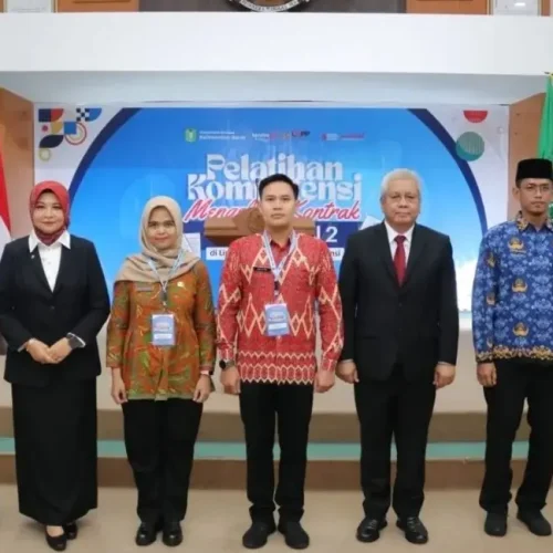 Sekda Kalbar Harisson membuka pelatihan kontrak pengadaan barang dan jasa di BPSDM Kalbar.