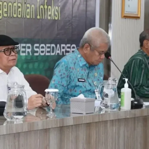 Sekda Kalimantan Barat Harisson saat menghadiri evaluasi Program PMKP di RSUD dr Soedarso Pontianak.
