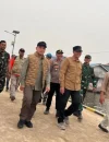 Gubernur Kalbar Ria Norsan meninjau lokasi karhutla di kawasan Bukit Peramas, Kayong Utara.
