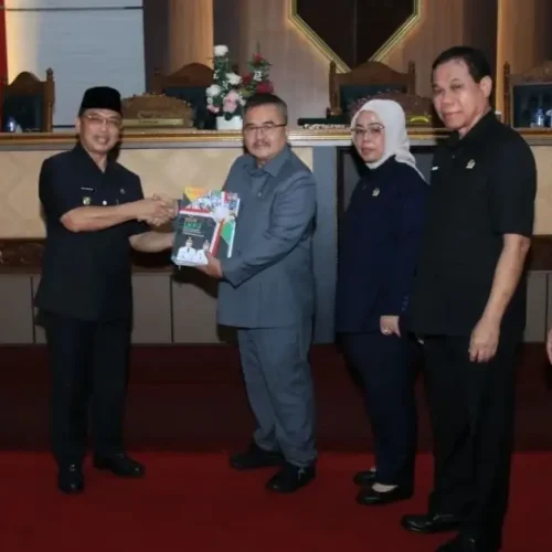 Gubernur Kalbar Ria Norsan saat menyampaikan LKPJ 2025 di rapat paripurna DPRD Kalimantan Barat, Jumat (27/3/2026).