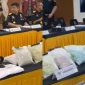 Petugas Bea Cukai Soekarno-Hatta dan Bareskrim Polri menunjukkan barang bukti 26 kilogram ekstasi dan sabu dalam kasus penangkapan kopilot Malaysia Airlines di Bandara Soekarno-Hatta.