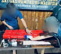 Barang bukti sabu seberat 13,3 kilogram dalam kemasan teh China yang digagalkan di perbatasan Kalimantan Barat. (Foto: Bea Cukai)