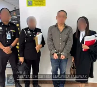 Pengadilan Tinggi Kuching menjatuhkan hukuman penjara kepada pria Malaysia yang terbukti menyelundupkan enam warga negara Indonesia.
