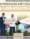 Jaksa Agung ST Burhanuddin menyerahkan hasil pemulihan aset Eddy Tansil senilai Rp51,6 miliar kepada Menteri Keuangan di BPA Fair 2026.