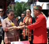 Wakil Gubernur Kalimantan Barat Krisantus Kurniawan menghadiri perayaan adat Gawia Sowa ke-186 masyarakat Dayak Bidayuh di Desa Jagoi, Bengkayang.