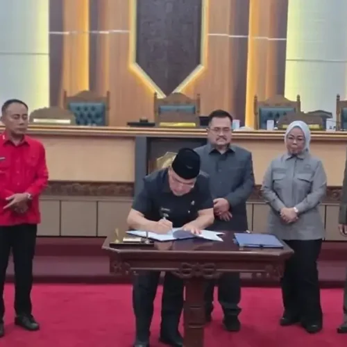 Gubernur Kalbar Ria Norsan dalam Rapat Paripurna APBD Perubahan 2026.