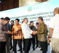 Gubernur Kalimantan Barat Ria Norsan menghadiri peresmian Indonesia Forestry Carbon Hub di Gedung Manggala Wanabakti, Jakarta.