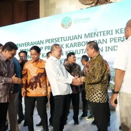 Gubernur Kalimantan Barat Ria Norsan menghadiri peresmian Indonesia Forestry Carbon Hub di Gedung Manggala Wanabakti, Jakarta.