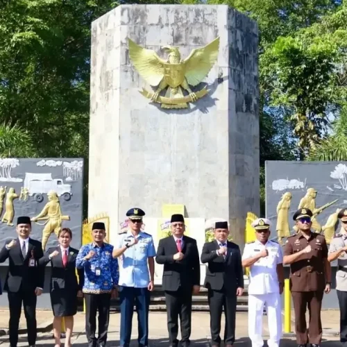 Sekda Kalbar usai upacara Hari Berkabung Daerah di Makam Juang Mandor Landak untuk mengenang Tragedi Mandor.
