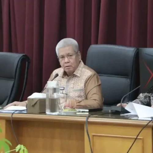 Sekda Kalbar Harisson memimpin rapat koordinasi persiapan peringatan HUT ke-81 Kemerdekaan Republik Indonesia di Kantor Gubernur Kalimantan Barat.