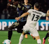 Pemain Pisa dan Lazio berebut bola dalam laga Serie A pekan ke-9 di Stadion Arena Garibaldi Tuscany, 31 Oktober 2025. (instagram.com/pisasportingclub)