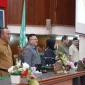 Wagub Kalbar Krisantus Kurniawan menyampaikan Pendapat Akhir Gubernur dalam pengesahan Raperda perubahan Jamkrida menjadi Perumda. (MC Kalbar)
