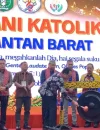 Asisten II Sekda Kalbar Heronimus Hero membuka Pesta Paduan Suara Gerejani (Pesparani) Katolik Tingkat Provinsi Kalimantan Barat di Aula Gedung Pasifikus, Pontianak, Jumat (16/10/2026).