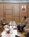 Wakil Gubernur Kalbar Krisantus Kurniawan menerima audiensi panitia Pesparani Katolik I Kalbar di Ruang Wakil Gubernur, Pontianak. (instagram.com/adpim.provkalbar)