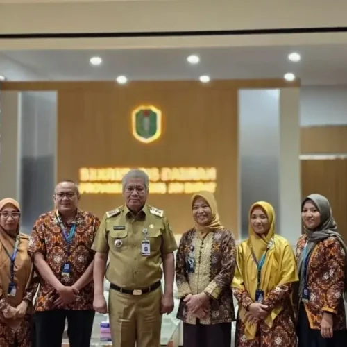 Sekda Kalbar Harisson menerima audiensi Kepala BKKBN Kalbar membahas peta jalan kependudukan dan Program MBG di Pontianak.