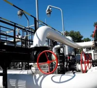 Pipa minyak Druzhba antara Hungaria dan Rusia terlihat di Pabrik Pengolahan Minyak Danube milik Grup MOL Hungaria di Szazhalombatta, Hungaria, pada 18 Mei 2022.