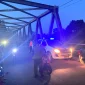 Petugas Polres Melawi membubarkan aksi balap liar di kawasan Jembatan Melawi II Kabupaten Melawi.