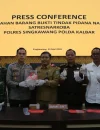 Petugas Polres Singkawang memusnahkan barang bukti sabu seberat 1,4 kilogram hasil pengungkapan kasus narkoba Mei 2026.