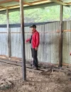 Personel Polsek Pengkadan memeriksa gudang yang viral diduga menjadi tempat penampungan BBM bersubsidi di Desa Riam Panjang, Kapuas Hulu. (Foto: Res-Kapuas Hulu)