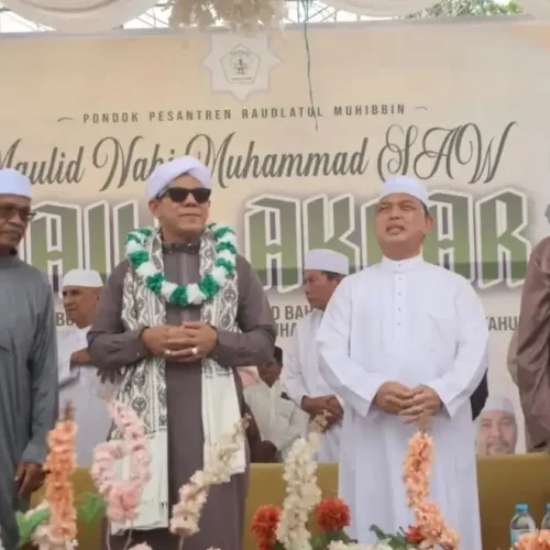 Gubernur Kalbar Ria Norsan menghadiri Maulid Nabi di Pondok Pesantren Raudlatul Muhibbin Pontianak.