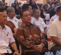 Gubernur Kalbar Ria Norsan dan Ketua KONI Kalbar Daud Yordan meluncurkan logo dan maskot Porprov XIV Kalbar 2026.