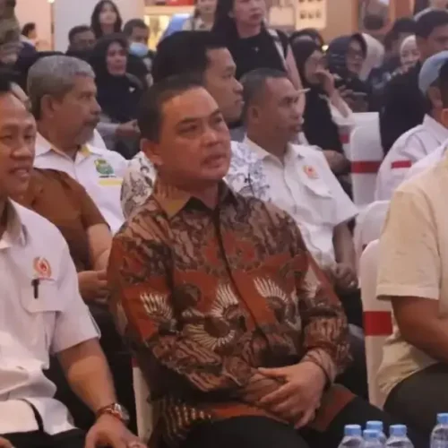 Gubernur Kalbar Ria Norsan dan Ketua KONI Kalbar Daud Yordan meluncurkan logo dan maskot Porprov XIV Kalbar 2026.