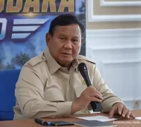 Presiden Prabowo Subianto memimpin rapat koordinasi penanganan karhutla di Lanud Supadio, Kabupaten Kubu Raya, Kalimantan Barat. (Tangkapan layar : Sekretariat Presiden)
