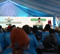 Presiden Prabowo Subianto mengumumkan swasembada pangan Indonesia 2025 saat Panen Raya di Karawang. (Foto: BPMI Setpres/Laily Rachev)