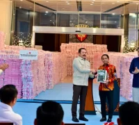 Presiden Prabowo menyaksikan penyerahan laporan Satgas PKH di Kejaksaan Agung. (Foto: BPMI Setpres)