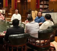 Presiden Prabowo Presiden Prabowo Subianto menerima Ketua MPR Ahmad Muzani dan para menteri di kediaman Hambalang membahas isu nasional. (instagram.com/sekretariat.kabinet)