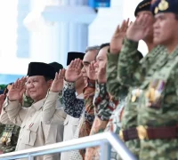Presiden menjadi inspektur upacara dalam peringatan Hari Ulang Tahun ke-80 Tentara Nasional Indo (1) Presiden Prabowo Subianto menyaksikan defile Alutsista TNI dalam perayaan HUT ke-80 di Monas, Jakarta. (instagram.com/presidenrepublikindonesia)