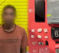 Petugas Satresnarkoba Polres Sanggau menunjukkan barang bukti sabu dan ekstasi hasil penangkapan di Parindu