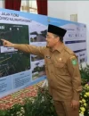 Gubernur Kalbar Ria Norsan mengikuti peresmian Inpres Jalan Daerah dari Balai Petitih Pontianak.