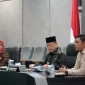 Gubernur Kalbar Ria Norsan mengikuti rapat koordinasi Program Makan Bergizi Gratis secara daring dari Kantor Gubernur Kalbar.