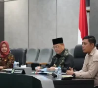 Gubernur Kalbar Ria Norsan mengikuti rapat koordinasi Program Makan Bergizi Gratis secara daring dari Kantor Gubernur Kalbar.
