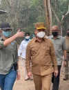 Gubernur Kalbar Ria Norsan meninjau fasilitas Pusat Rehabilitasi Orang Utan YIARI di Kabupaten Ketapang.