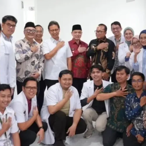 Menteri Kesehatan Budi Gunadi Sadikin meninjau pembangunan RSUD Syarif Idrus di Kabupaten Kubu Raya.