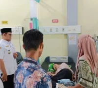 Wakil Bupati Sambas Heroaldi Djuhardi Alwi saat meninjau layanan RSUD Teluk Keramat, Rabu (4/2/2026).
