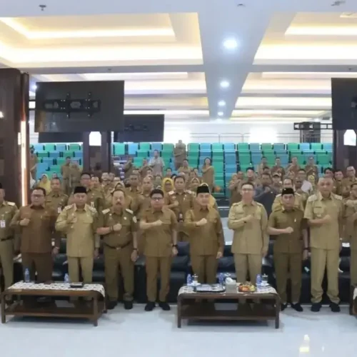 Gubernur Kalbar Ria Norsan memimpin Raker bersama bupati dan wali kota se-Kalbar di Aula Garuda Kantor Gubernur.