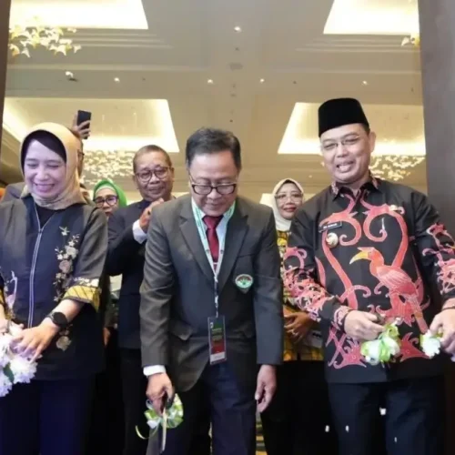 Gubernur Kalbar Ria Norsan membuka Rakernas ARSADA ke-16 di Hotel Novotel Pontianak.