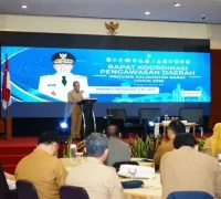 Wakil Gubernur Kalimantan Barat Krisantus Kurniawan membuka Rakorwasda 2026 di Hotel Aston Pontianak.