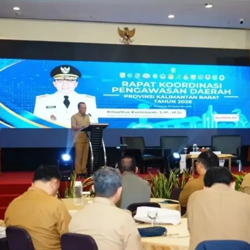 Wakil Gubernur Kalimantan Barat Krisantus Kurniawan membuka Rakorwasda 2026 di Hotel Aston Pontianak.