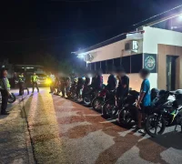 Satlantas Polres Bengkayang menertibkan motor berknalpot brong dalam operasi balap liar di Kota Bengkayang.