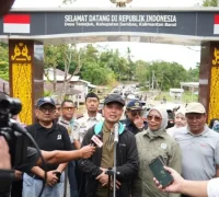 Gubernur Kalimantan Barat Ria Norsan meninjau kesiapan Pos Lintas Batas (PLB) Temajuk di Kabupaten Sambas menjelang reaktivasi 2026.