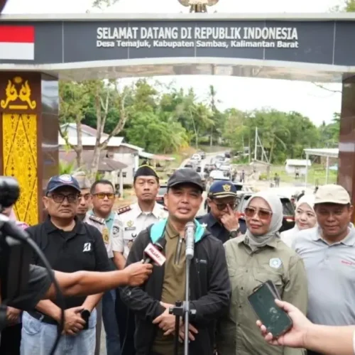 Gubernur Kalimantan Barat Ria Norsan meninjau kesiapan Pos Lintas Batas (PLB) Temajuk di Kabupaten Sambas menjelang reaktivasi 2026.
