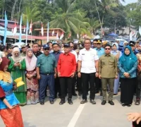 Wakil Gubernur Kalbar Krisantus Kurniawan menghadiri reaktivasi PLB Temajuk yang terhubung dengan Telok Melano, Sarawak, Malaysia.