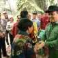 Gubernur Kalbar Ria Norsan mengunjungi Desa Engkangin, Kabupaten Landak, sekaligus menyerap aspirasi warga terkait pembangunan jalan desa, Sabtu (29/8/2026).