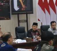 Gubernur Kalbar Ria Norsan memimpin rapat koordinasi penanggulangan puncak karhutla 2026 di Pontianak.
