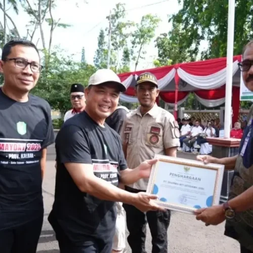Gubernur Ria Norsan saat kunjungan ke Disnakertrans Kalbar pada May Day 2026 membahas perlindungan buruh.