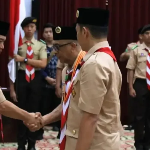 Ria Norsan saat dilantik sebagai Ketua Mabida Gerakan Pramuka Kalimantan Barat oleh Ketua Kwarnas Budi Waseso di Balai Petitih Kantor Gubernur Kalbar.